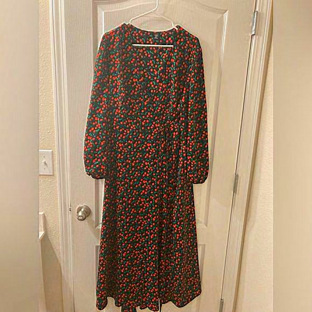 Cherry‎ design Dress. Size 2XL.